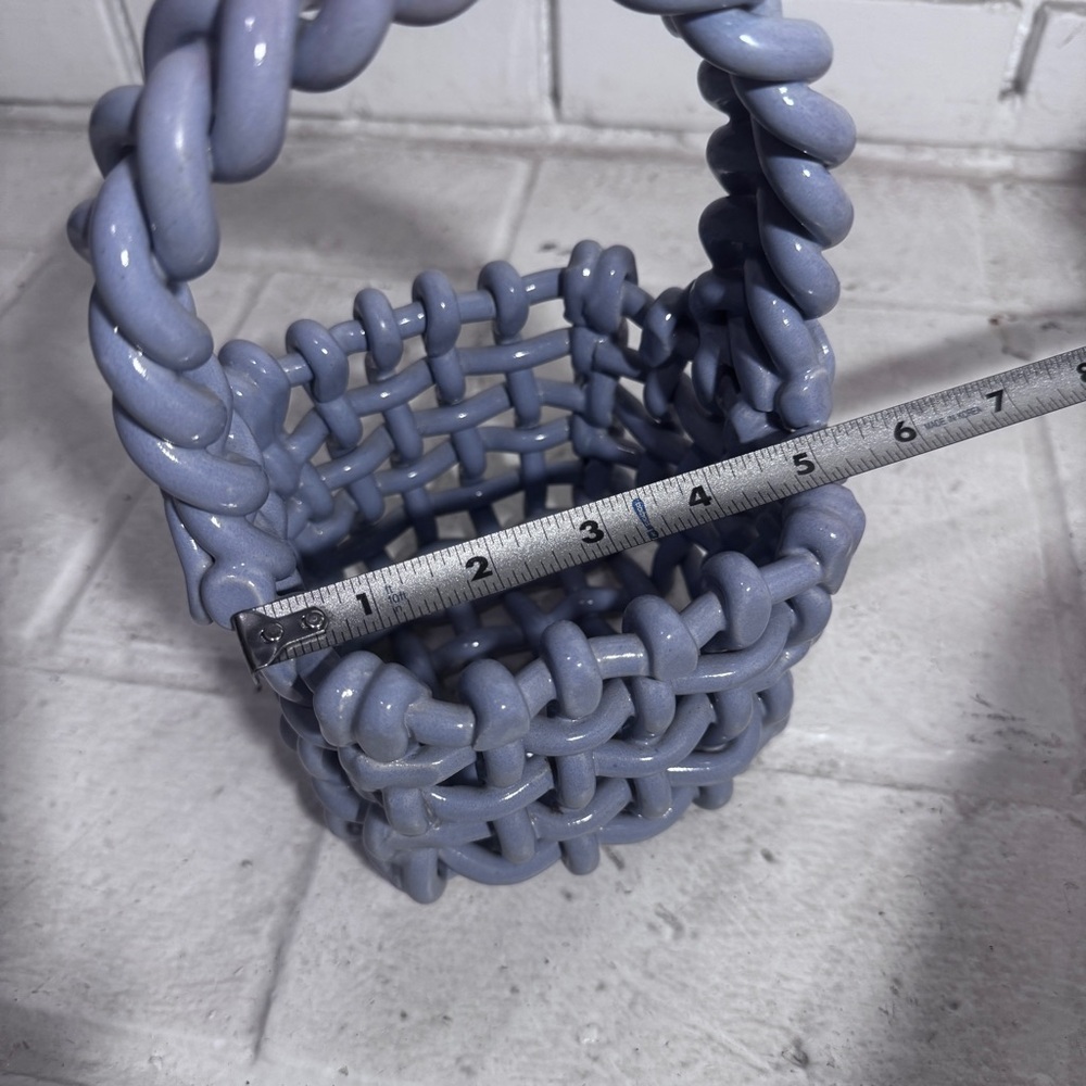 Ceramic woven basket in perfect condition, lavender/light purple color - Picture 7 of 10